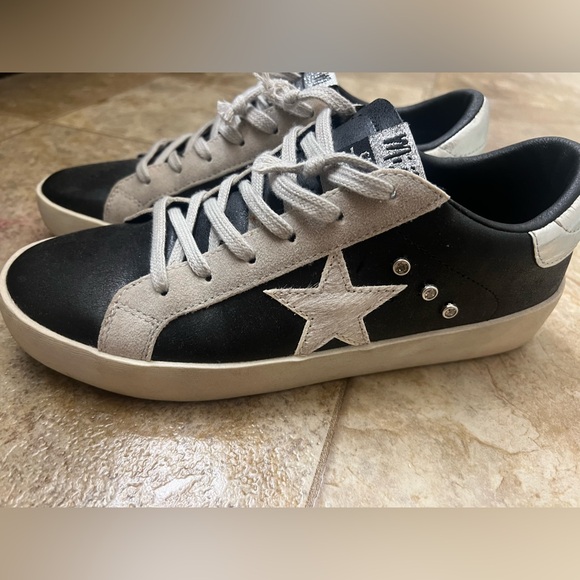 Mi.Im Sneakers - Picture 1 of 2